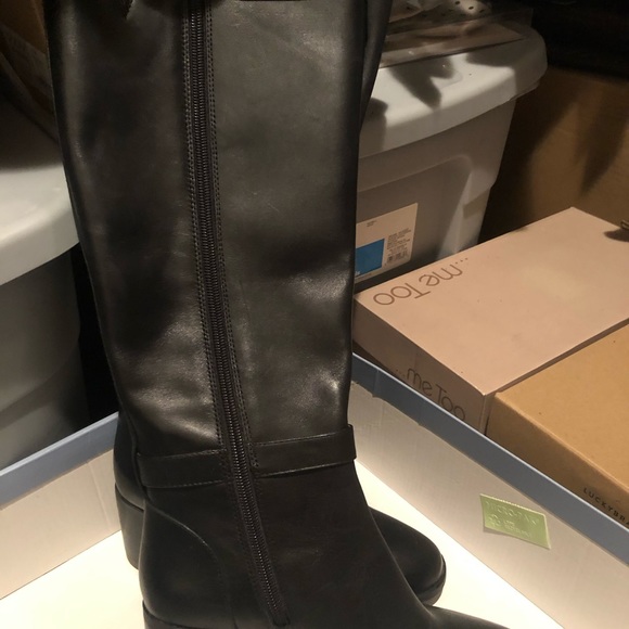 Boots - Picture 3 of 4